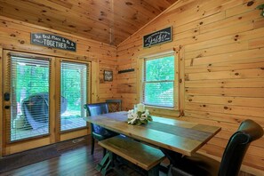 Dining - Amazing Starr Cabin | Hocking Hills, Hot Tub, 3BR (Rockbridge)