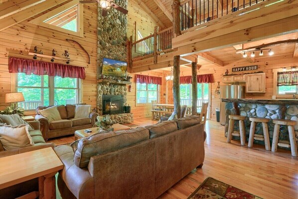 Televisión y chimenea 