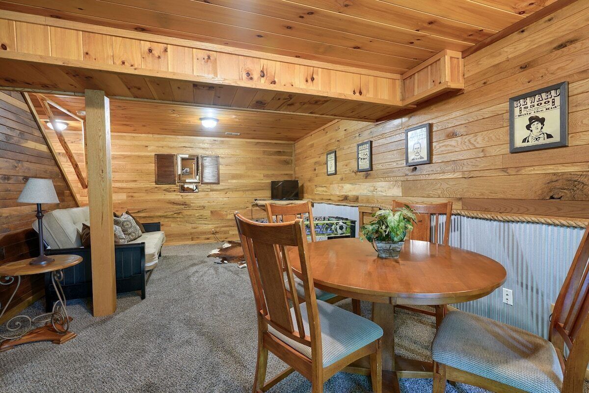 Hickory House | Hocking Hills, 30 Acres, Pets - Logan, OH
