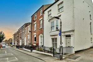 Apartment | Exterior - Apartment in Whitby Near Whalebone Arch (Whitby)