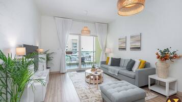 奢华公寓, 城市景观 | 起居区 | 55-英寸智能电视(配备有线频道)