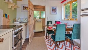 Chalet | Private kitchen - Train Carriage in Shrawardine With Starry Nights (Shrewsbury)