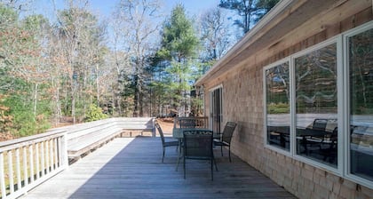 Classic Cape Escape in Charming Cotuit
