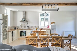 La Poulinière du Domaine des Cyclamens | Bếp riêng | Tủ lạnh, lò vi sóng, lò nướng, bếp nấu 