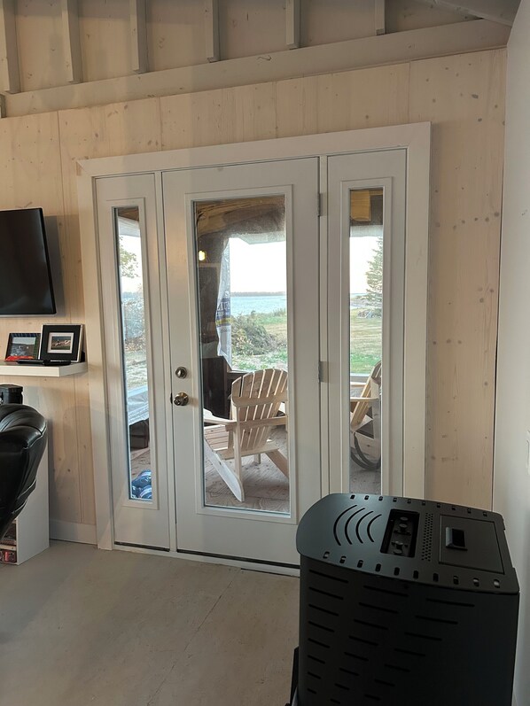 Interior - 3 Bedroom Fully Furnished Cottage on Miramichi Bay (MIRAMICHI)