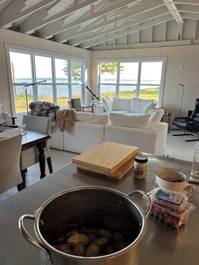 3 Bedroom Fully Furnished Cottage on Miramichi Bay