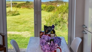 Unclassified image, 3 of 28, button - Bungalow in Pendeen With Stunning Sea Views (Penzance)