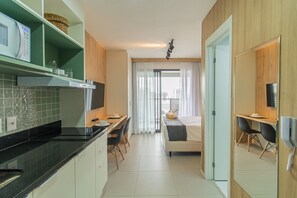 1 habitación, tabla de planchar con plancha y cuna de viaje 