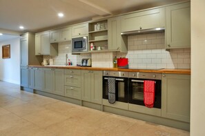 Cottage | Private kitchen | Highchair