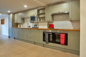 Cottage | Private kitchen | Highchair