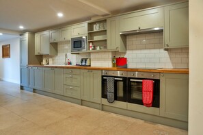 Cottage | Private kitchen | Highchair