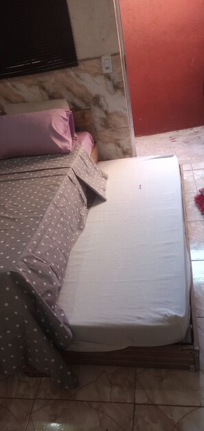 1 chambre, fer et planche à repasser, Wi-Fi, draps fournis