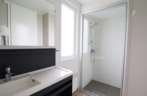 Bathroom - Chalet by Hegermeer With Lake Access (Heeg)