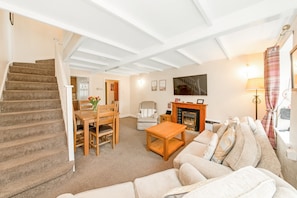 Cottage | Living room | Fireplace