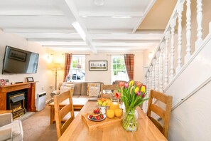 Cottage | Dining - Lodge in Thirsk With Spa & Scenic Trails (Thirsk)