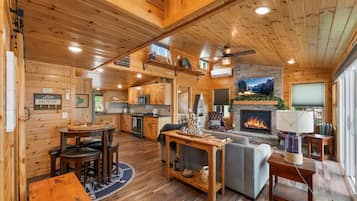 Smart TV, fireplace