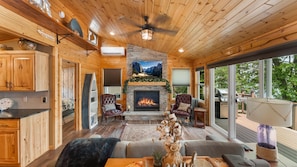 Smart TV y chimenea