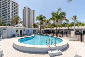 Unclassified image, 3 of 25, button