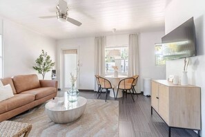 Unclassified image, 5 of 25, button