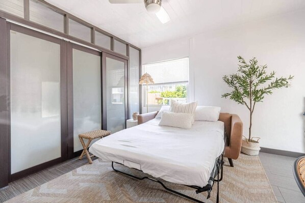 1 bedroom, iron/ironing board, WiFi, bed sheets