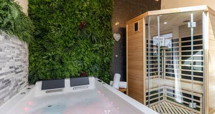 Le Spa de Lou |Hot Tub, Sauna & Private Patio | 2 Guests