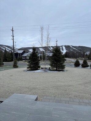 Property grounds - BLUE MOUNTAINS TOWNHOUSE WITH POOL (Collingwood)