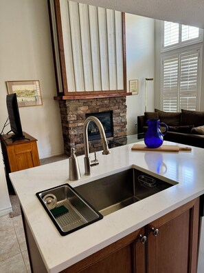 Interior - BLUE MOUNTAINS TOWNHOUSE WITH POOL (Collingwood)