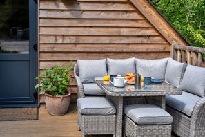 Apartment | Outdoor dining