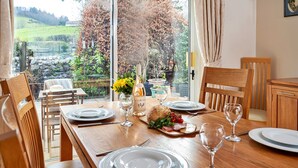 Cottage | Dining - Rural Retreat Bungalow With Garden, No Deposit (Keswick)