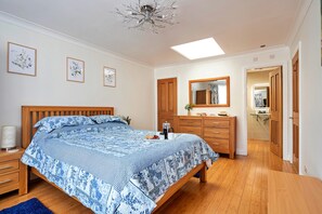 Cottage | 3 bedrooms, individually furnished, iron/ironing board - Rural Retreat Bungalow With Garden, No Deposit (Keswick)