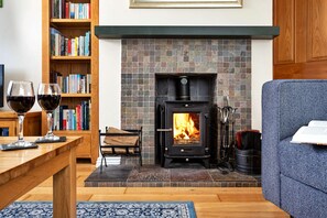 Living room - Rural Retreat Bungalow With Garden, No Deposit (Keswick)