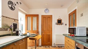 Cottage | Private kitchen | Stovetop - Rural Retreat Bungalow With Garden, No Deposit (Keswick)