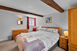 3 عدّة غرف نوم ومكواة/لوح كي