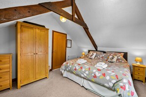 Cottage | 3 bedrooms, iron/ironing board - Spacious Holiday Home in North Devon, No Deposit (Holsworthy)