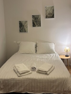 1 chambre, lit parapluie, Wi-Fi, draps fournis