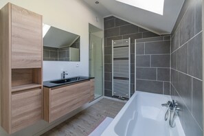 House | Bathroom