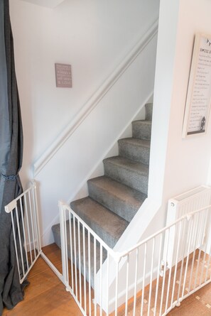 คอทเทจ | ฝ่ายต้อนรับ