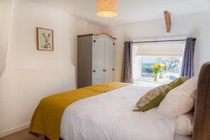 3 bedrooms, individually furnished - Pet-friendly Vintage Cottage, No Deposit (Barnstaple)