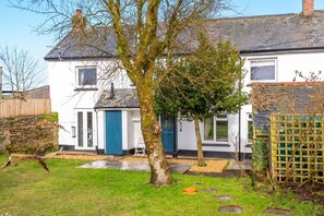 คอทเทจ | บริเวณภายนอก