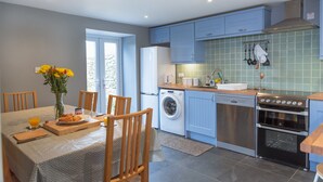 Private kitchen - Pet-friendly Vintage Cottage, No Deposit (Barnstaple)