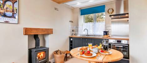 Cottage | Dining