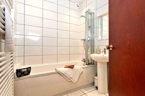 Cottage | Bathroom