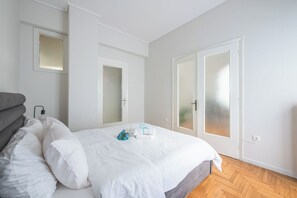 2 bedrooms, iron/ironing board, free WiFi, bed sheets