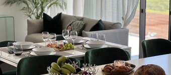 Luxurious Apt- minutes to Casino/Resort,Port,Tennis Academy, ladiesMile &Mall.