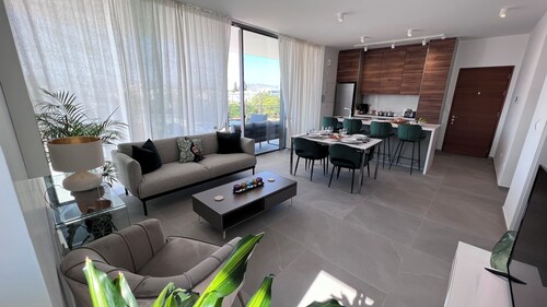 Condo - near to Casino,Port,Tennis Academy, ladiesMile ,Mall,&football stadium.