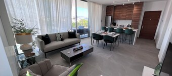 Condo - near to Casino,Port,Tennis Academy, ladiesMile ,Mall,&football stadium.