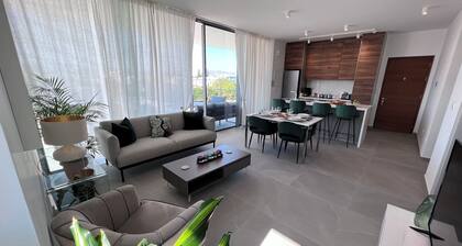 Condo - near to Casino,Port,Tennis Academy, ladiesMile ,Mall,&football stadium.