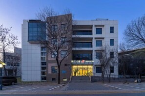 A multi-story building with a modern architectural design, featuring a prominent entrance with glass doors and a sign. - Jinjiang Star (Beijing Rongchang East Street Subway Station Yizhuang Tongren Hospital Branch) (Beijing)