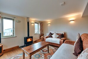Cottage | Living room - Charming 2-bedroom Cottage With Garden, No Deposit (Craven Arms)