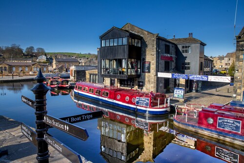 Bright Apartment With Patio Garden, No Deposit